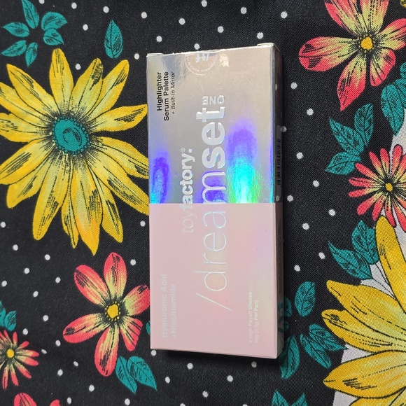 Toyfactory Dreamset Highlighter Serum Palette 4 High Payoff Shades - Picture 4 of 12